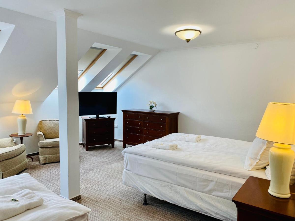 Opera16 Guestrooms Penzion *