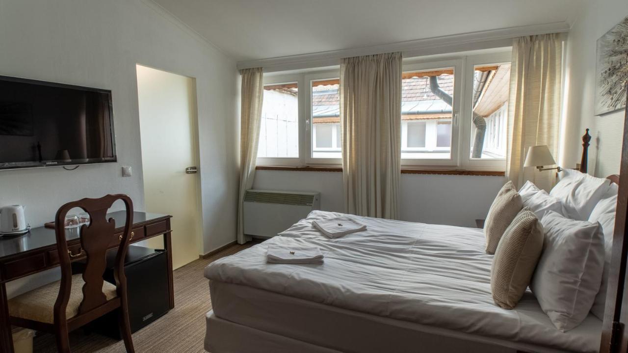 Opera16 Guestrooms Penzion *