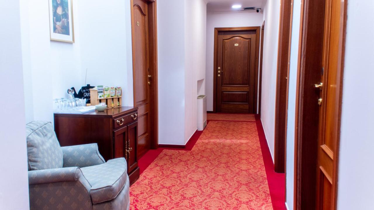 Opera16 Guestrooms Penzion